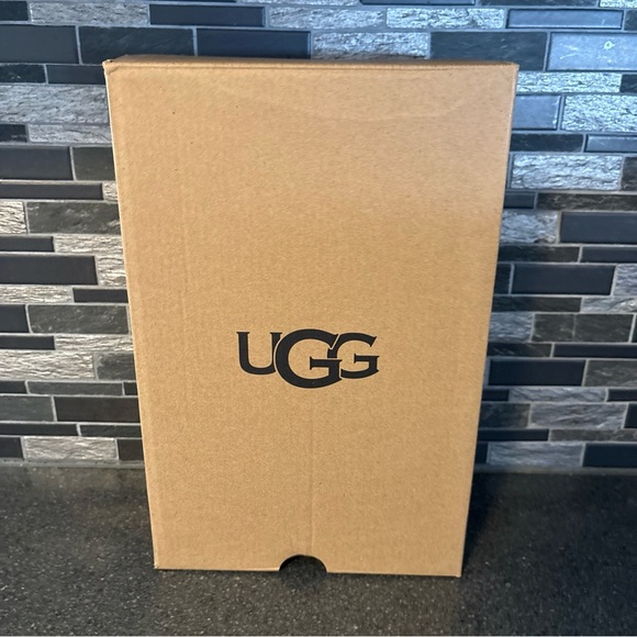 UGG Black W Luciah Shoes - Picture 5 of 5